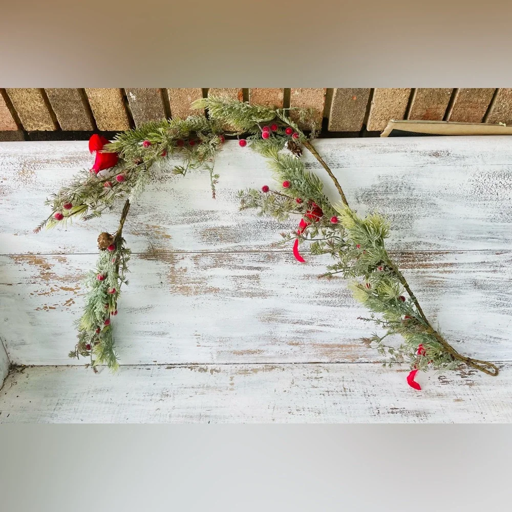Icy Pine & Sugar Berry Cardinal Garland